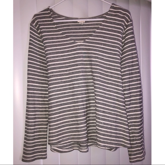 Long Sleeved Blouse 👑 - Picture 1 of 5